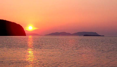 Chase The Sun Down Tour - True North Tours